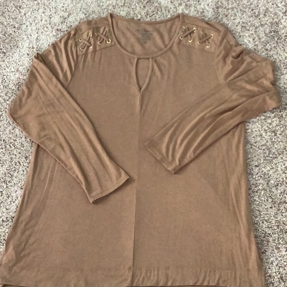 Chico’s brown criss-cross shoulder, keyhole front detail - size 2 (L)
